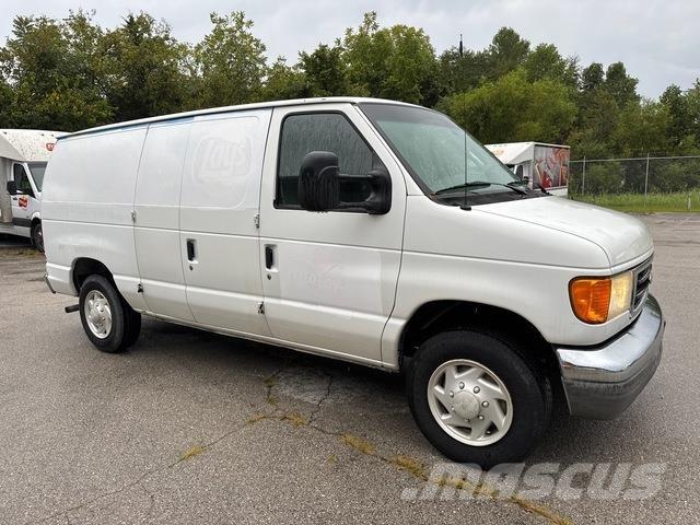 Ford E-150 Utilitaire