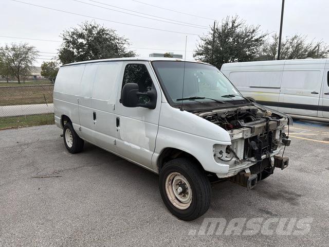 Ford E-150 Utilitaire