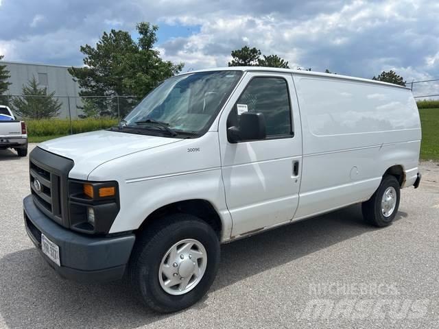 Ford E-250 Utilitaire