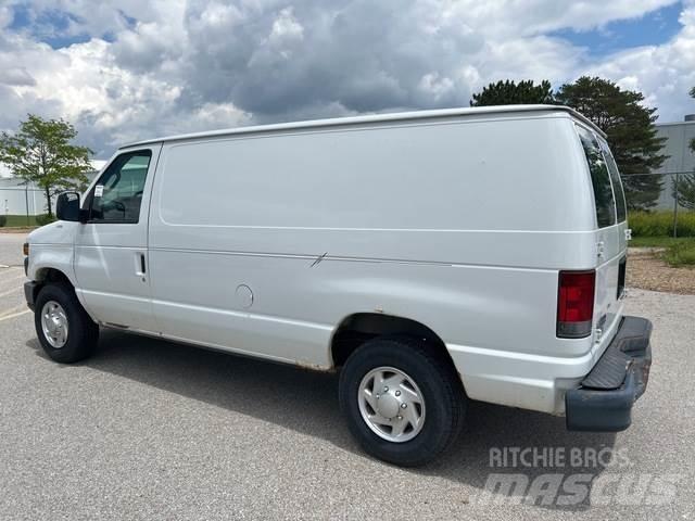 Ford E-250 Utilitaire