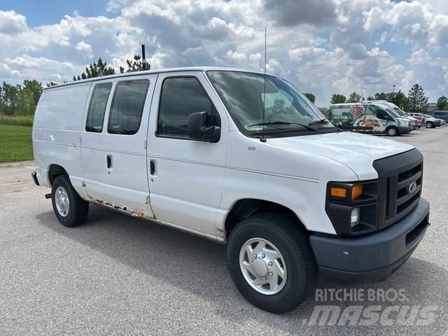 Ford E-250 Utilitaire