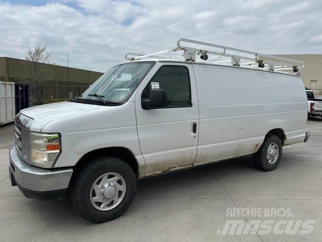 Ford E-250 Utilitaire