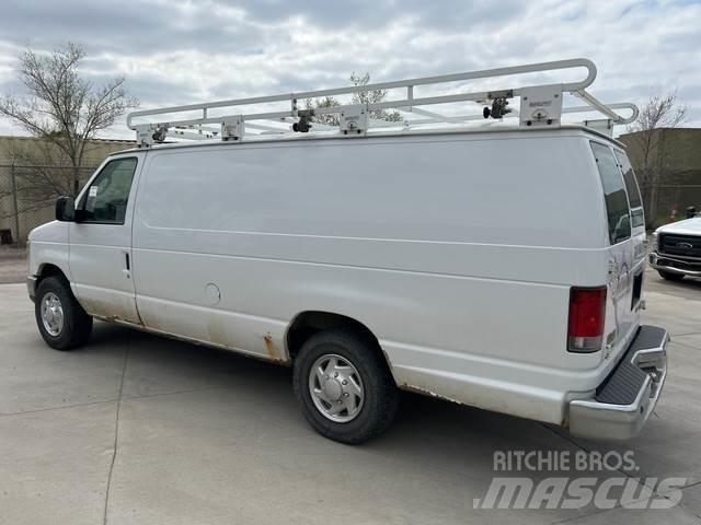 Ford E-250 Utilitaire