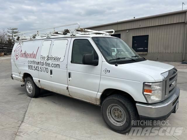 Ford E-250 Utilitaire