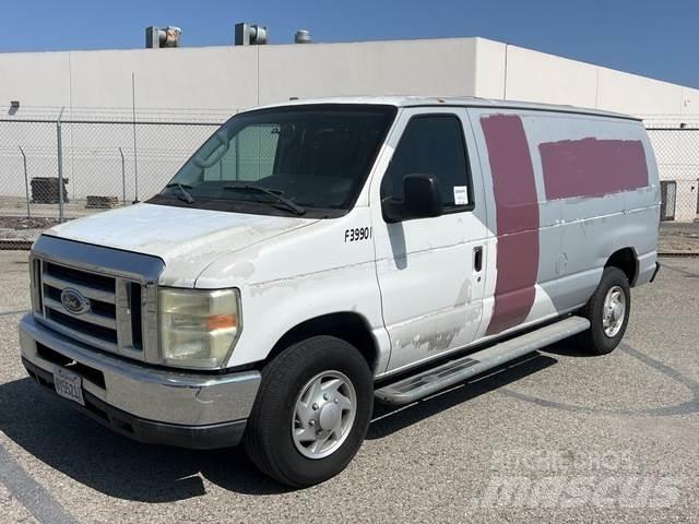 Ford E-250 Utilitaire