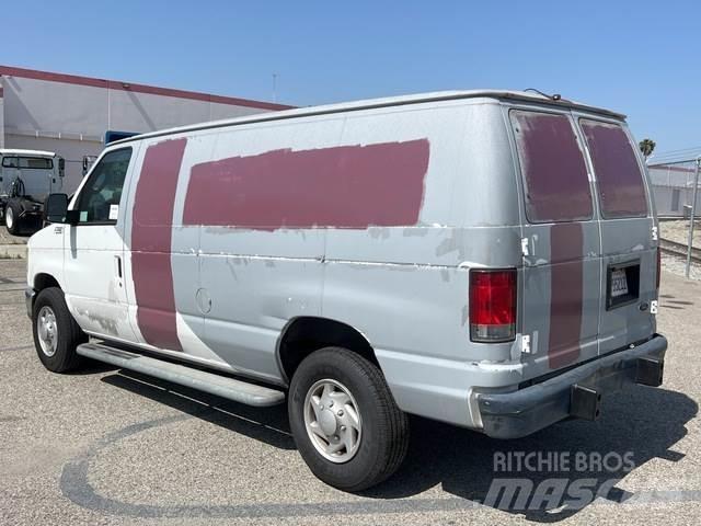 Ford E-250 Utilitaire