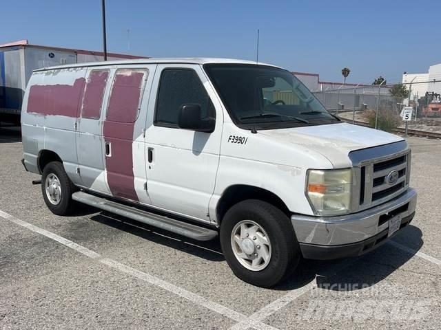 Ford E-250 Utilitaire