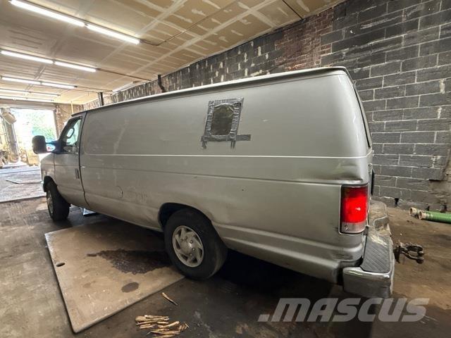 Ford E-250 Utilitaire