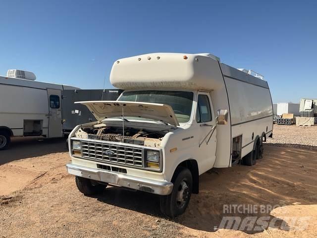 Ford E-350 Utilitaire