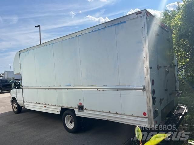 Ford E-350 Fourgon