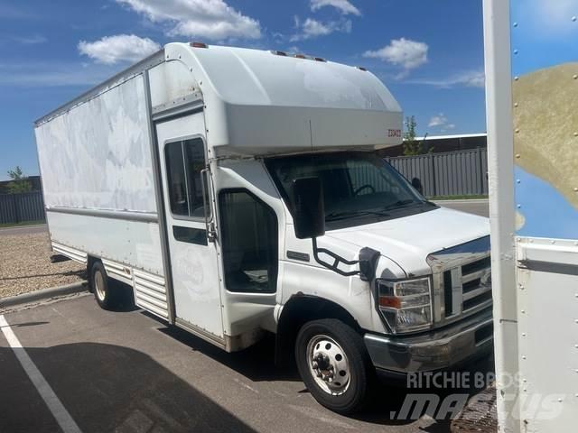 Ford E-350 Fourgon