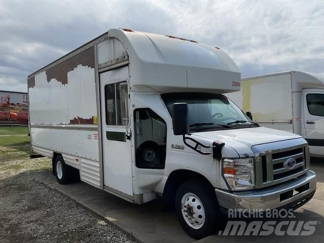 Ford E-350 Camion Fourgon