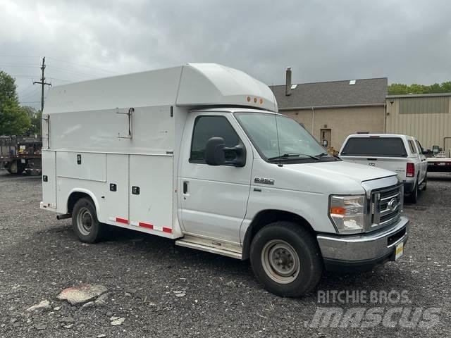 Ford E-350 Utilitaire benne