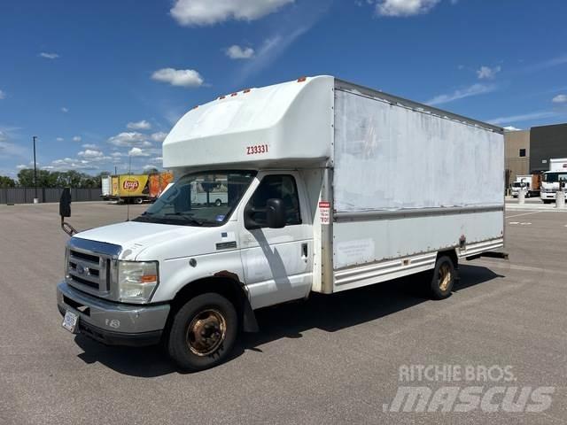 Ford E-350 Fourgon