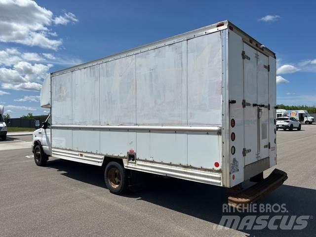 Ford E-350 Fourgon