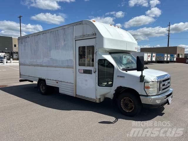 Ford E-350 Fourgon