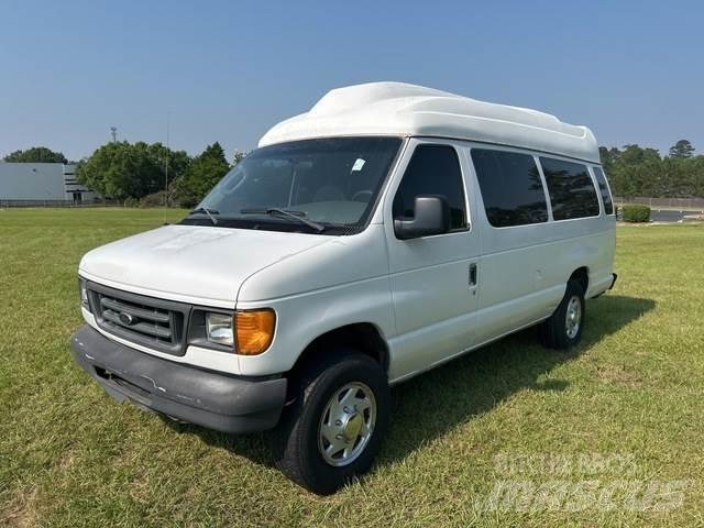Ford E-350 Voiture