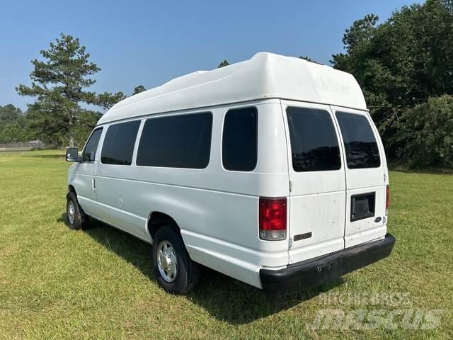 Ford E-350 Voiture