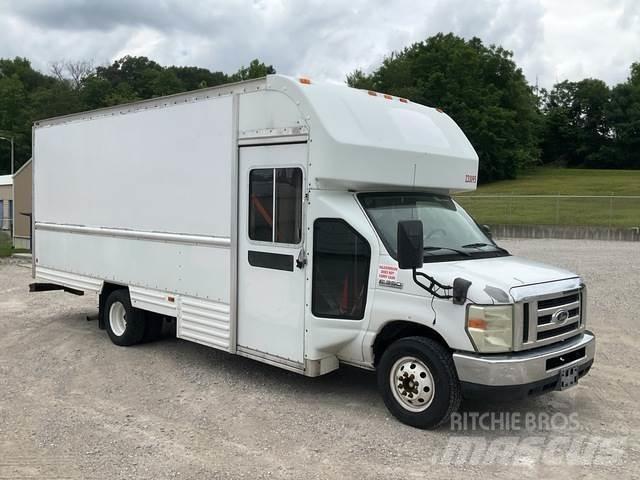 Ford E-350 Fourgon