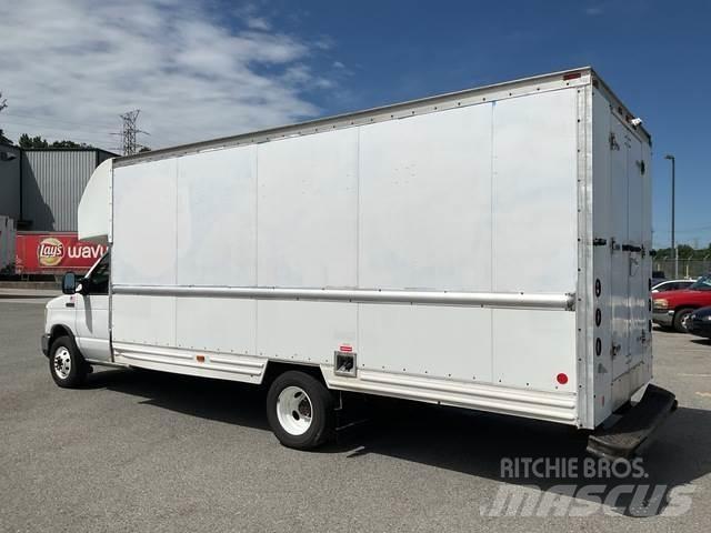 Ford E-350 Fourgon