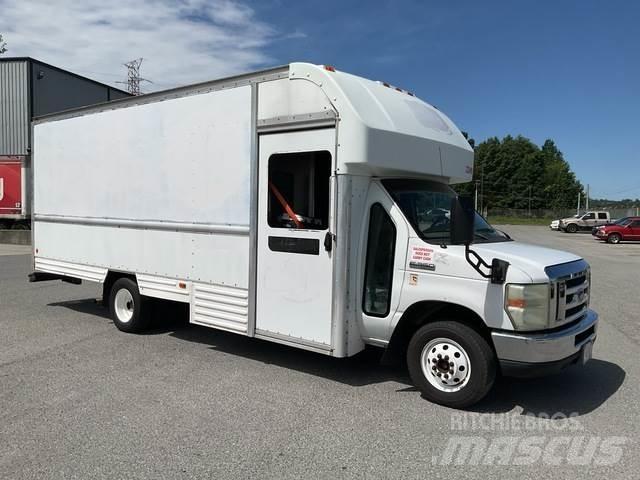 Ford E-350 Fourgon