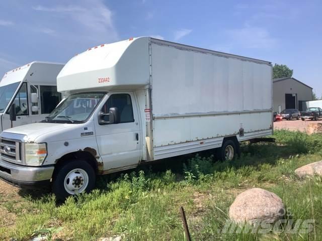 Ford E-350 Fourgon