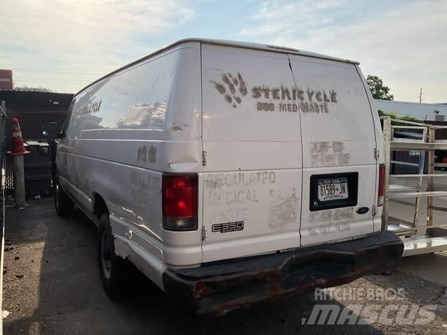 Ford E-350 Utilitaire