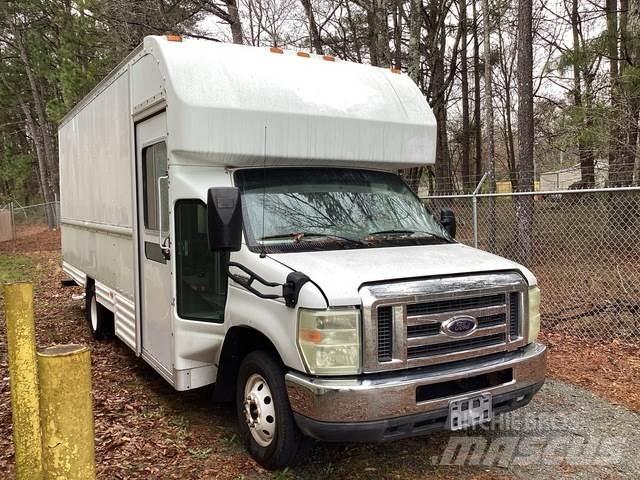 Ford E-350 Fourgon