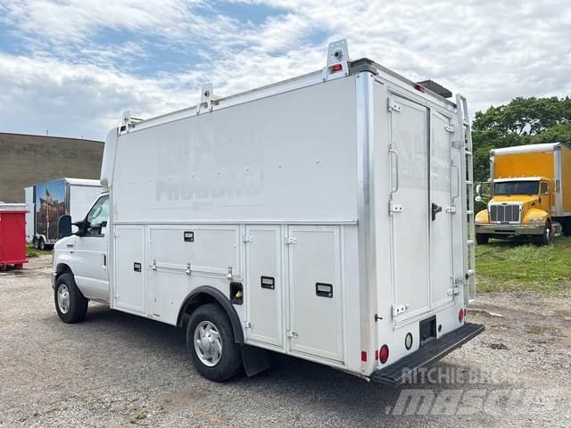 Ford E-350 Utilitaire