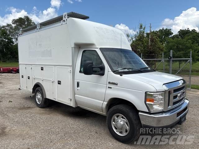 Ford E-350 Utilitaire