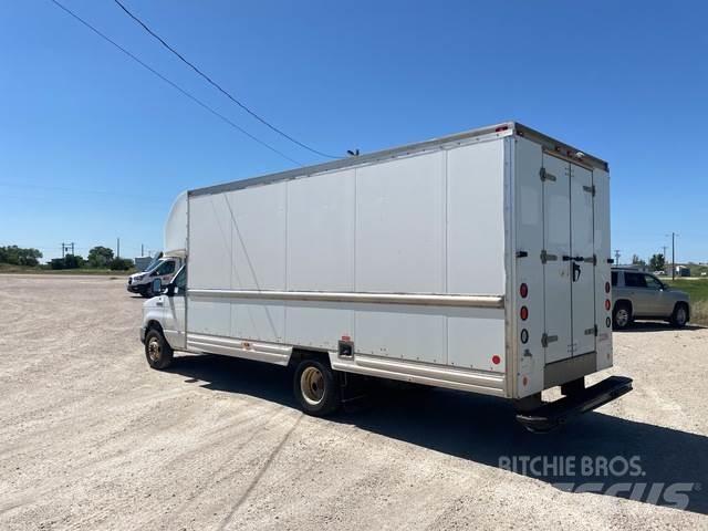 Ford E-350 Fourgon