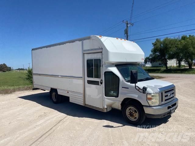 Ford E-350 Fourgon