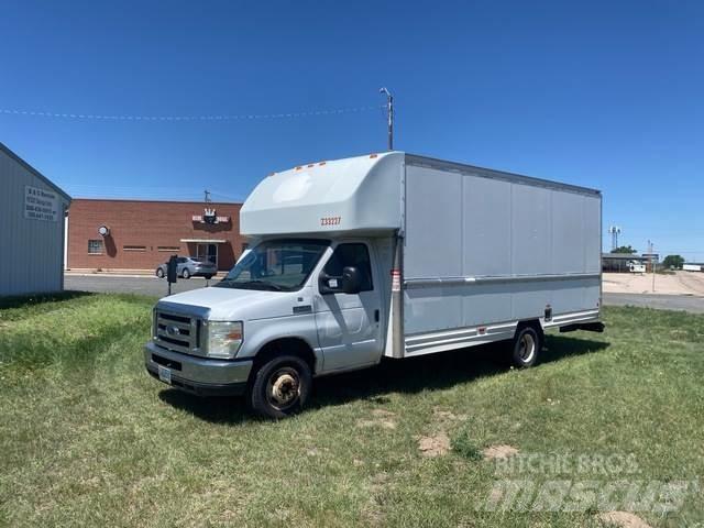 Ford E-350 Fourgon