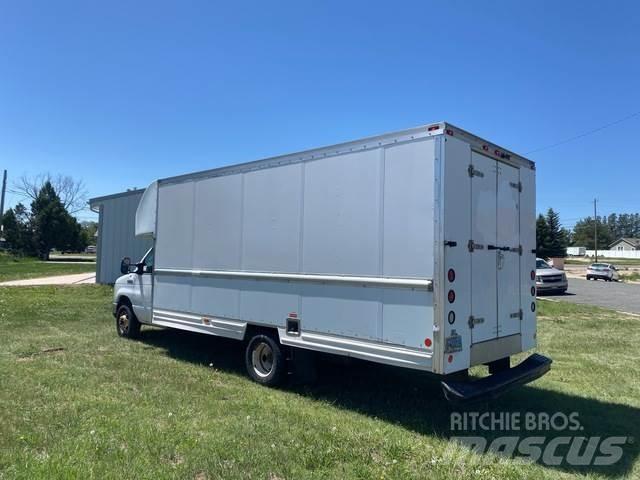 Ford E-350 Fourgon