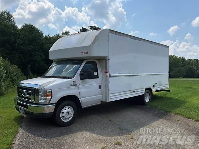 Ford E-350 Fourgon