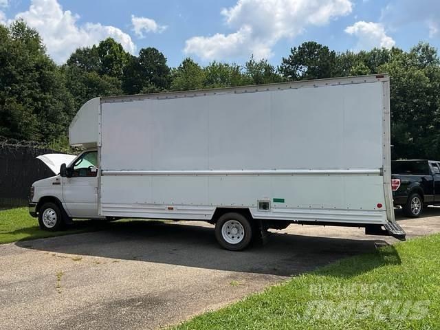 Ford E-350 Fourgon