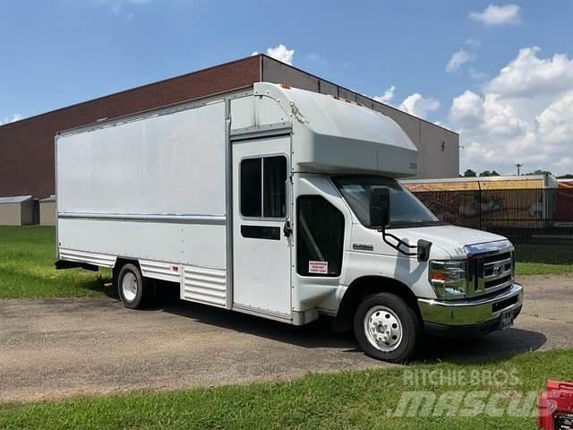 Ford E-350 Fourgon