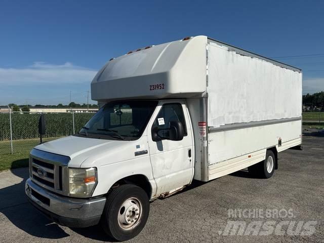 Ford E-350 Fourgon