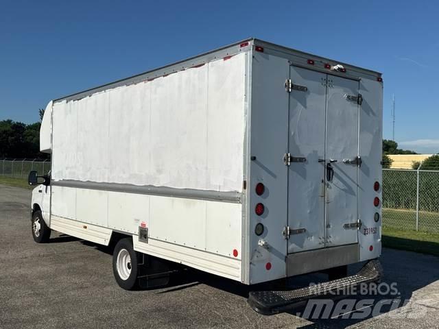 Ford E-350 Fourgon