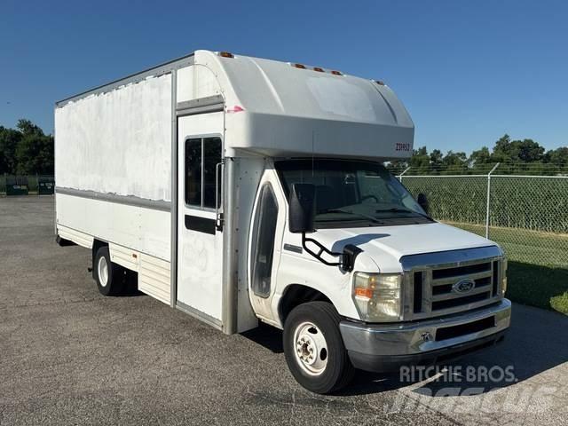 Ford E-350 Fourgon