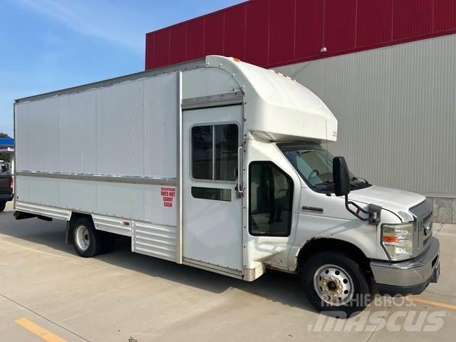 Ford E-350 Utilitaire