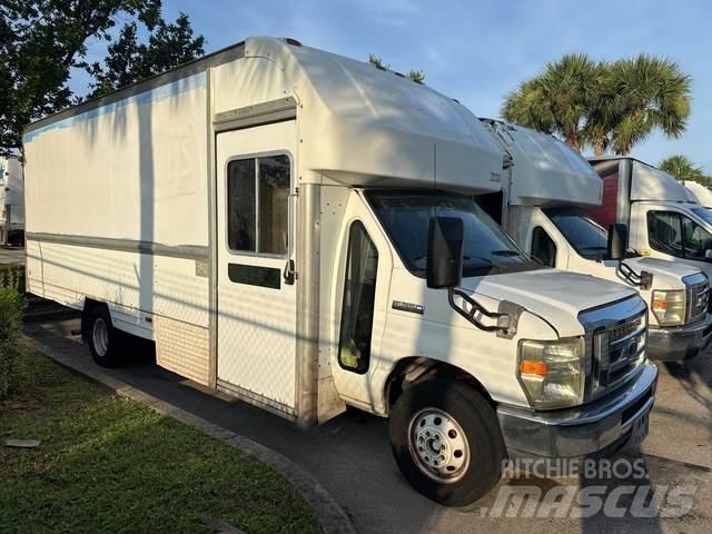 Ford E-350 Utilitaire