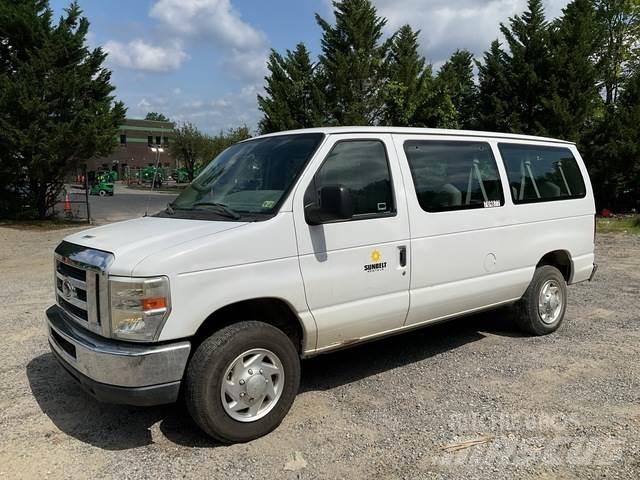 Ford E-350 Mini-bus