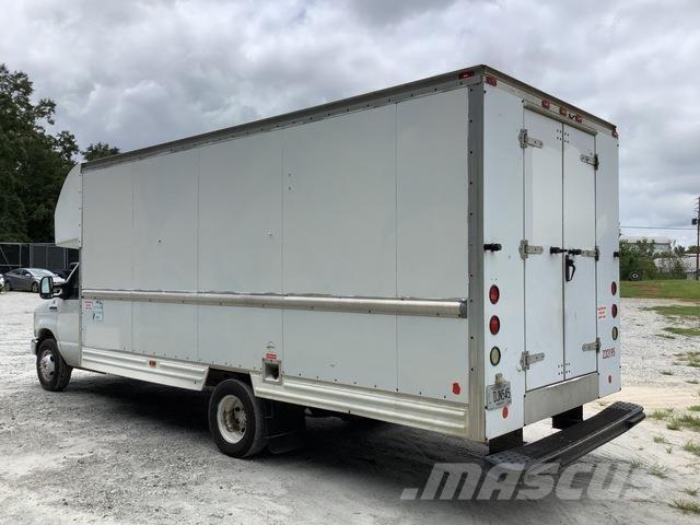 Ford E-350 Utilitaire