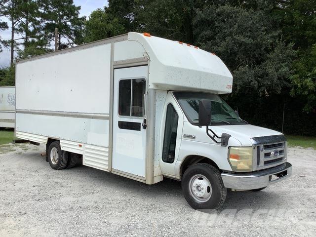 Ford E-350 Utilitaire