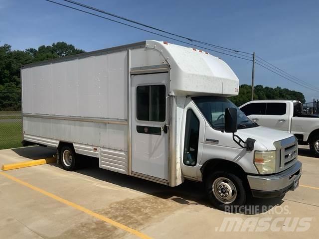 Ford E-350 Utilitaire