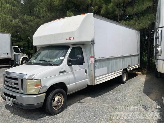 Ford E-350 Utilitaire