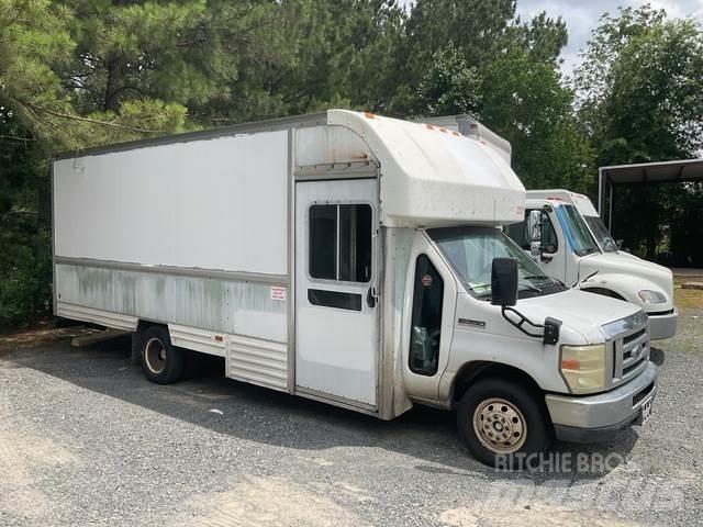 Ford E-350 Utilitaire
