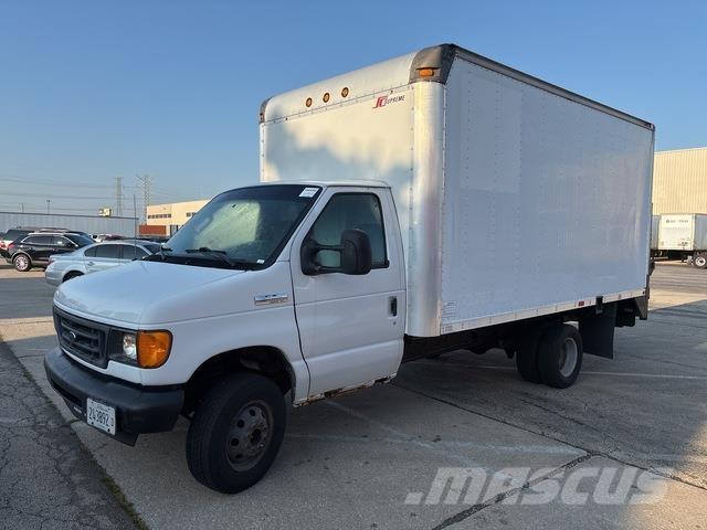 Ford E-350 Utilitaire