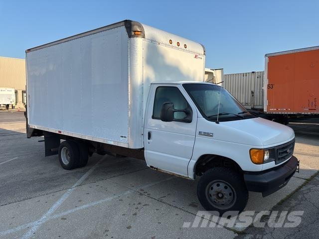 Ford E-350 Utilitaire